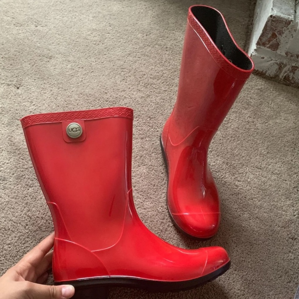 Women’s ugg rain boots